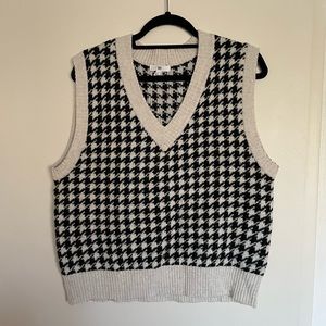 Houndstooth print sweater vest